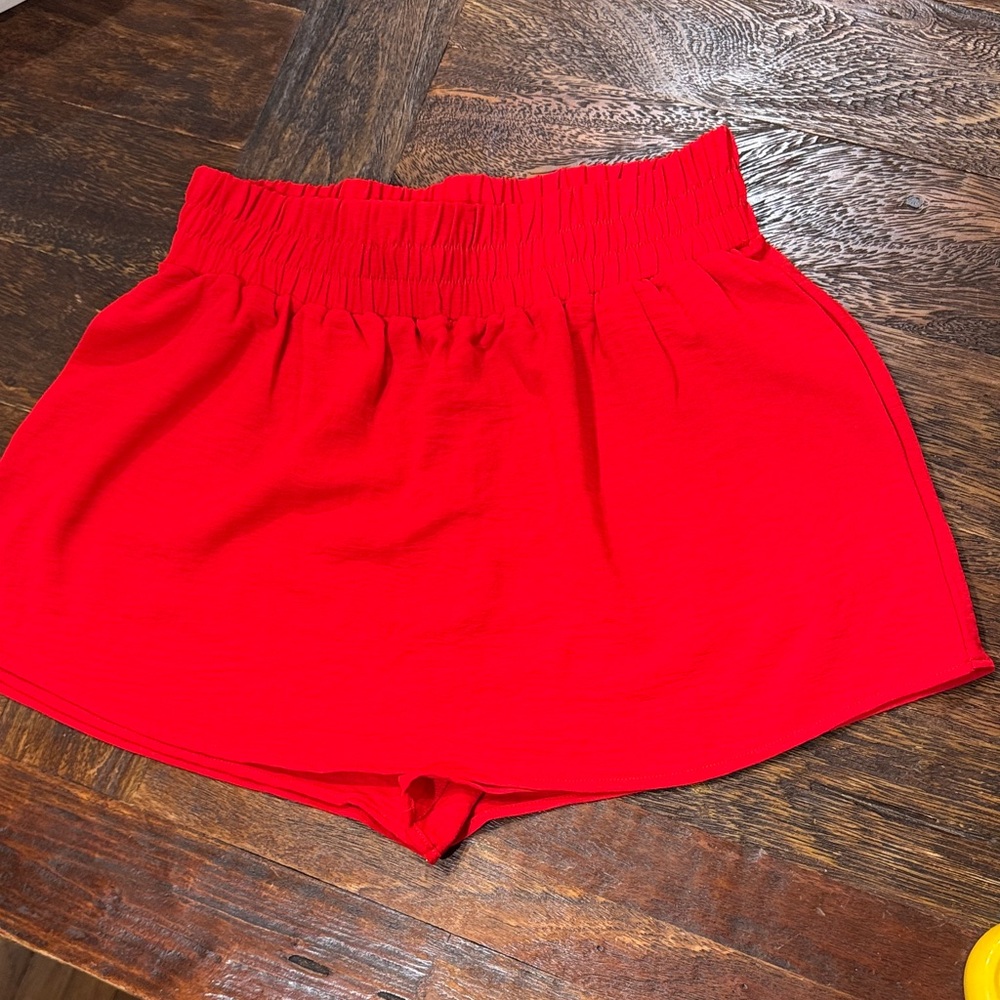 NEW Women's Beight Red SKORT